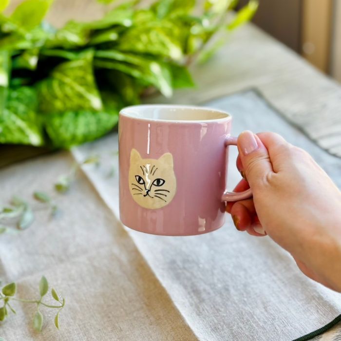 松尾ミユキ Embossed cat face mug ピンク05