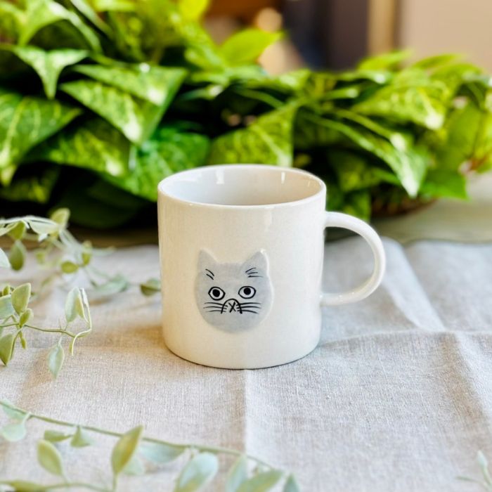松尾ミユキ Embossed cat face mug アイボリー02