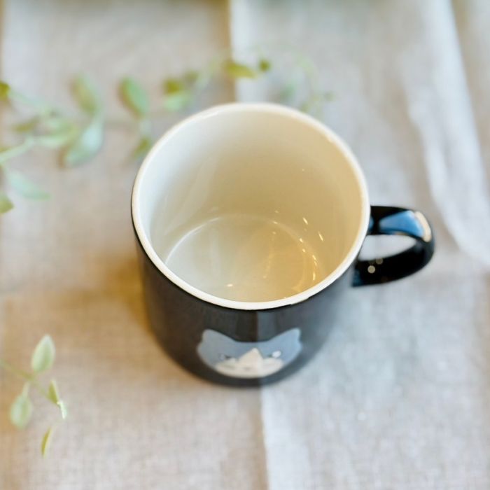 松尾ミユキ Embossed cat face mug ブラック04