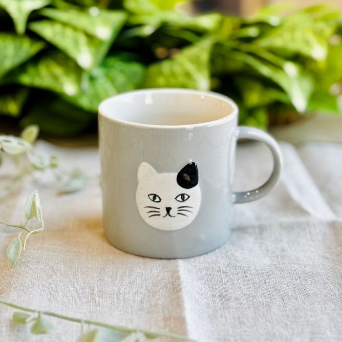 松尾ミユキ Embossed cat face mug グレー02
